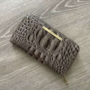 Brahmin Suri zip wallet mint condition